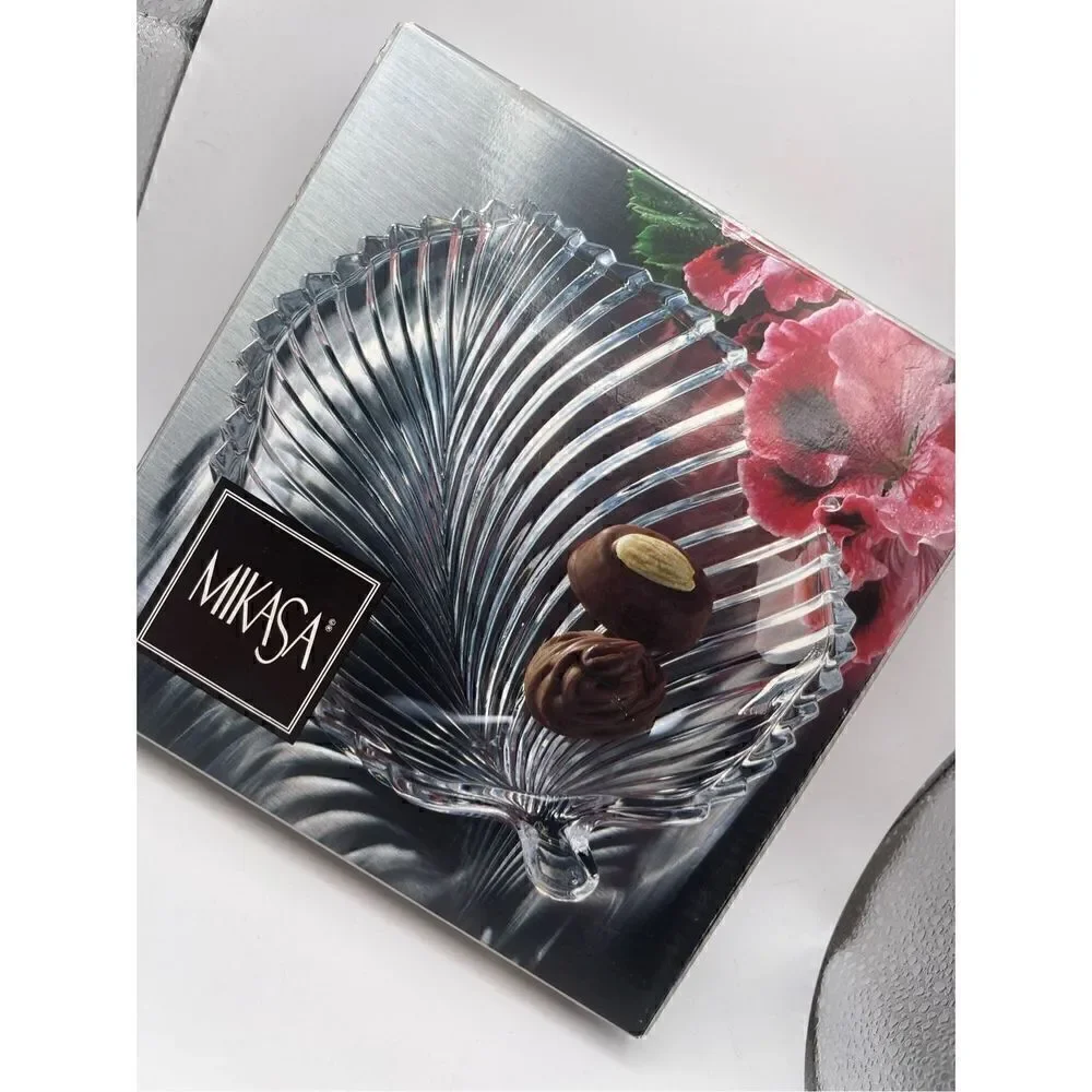 Mikasa Diamond Fire Leaf Plate with box 8 1/4